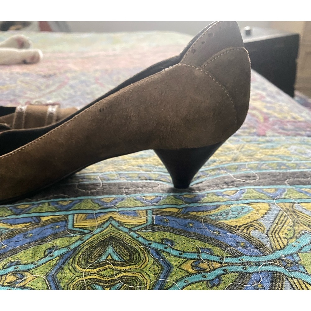 Chic Brown Suede shoes with Kitten Heels - Picture 7 of 9